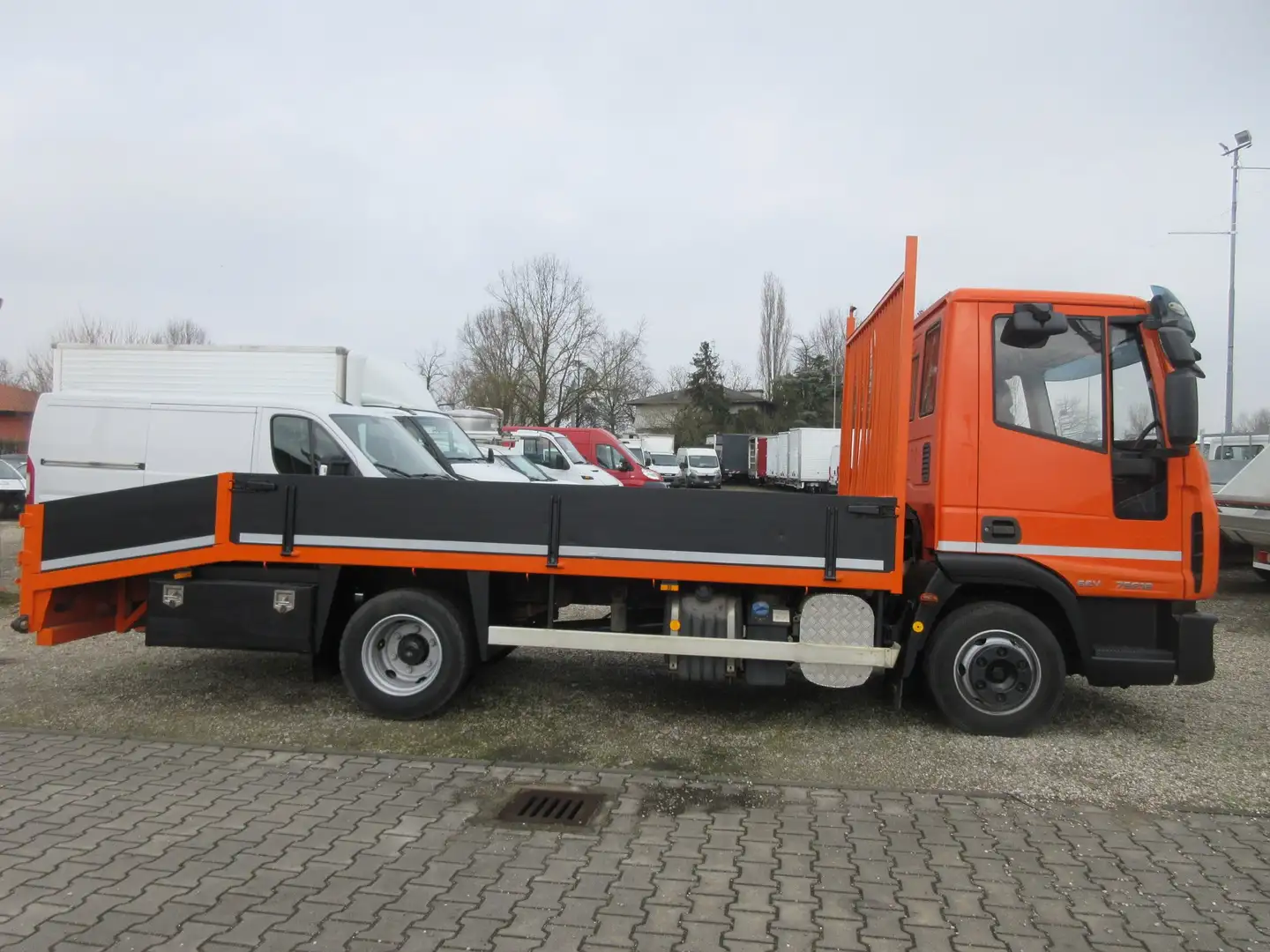 Iveco 75E16 PIABALE CON RAMPE E VERRICELLO Naranja - 1