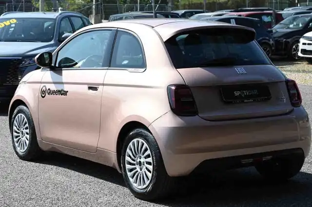 Fiat 500e view 4