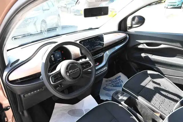 Fiat 500e view 8
