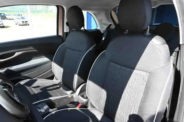 Fiat 500e view 10