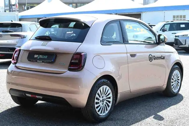 Fiat 500e view 3