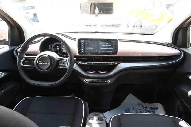 Fiat 500e view 7
