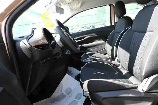 Fiat 500e view 9