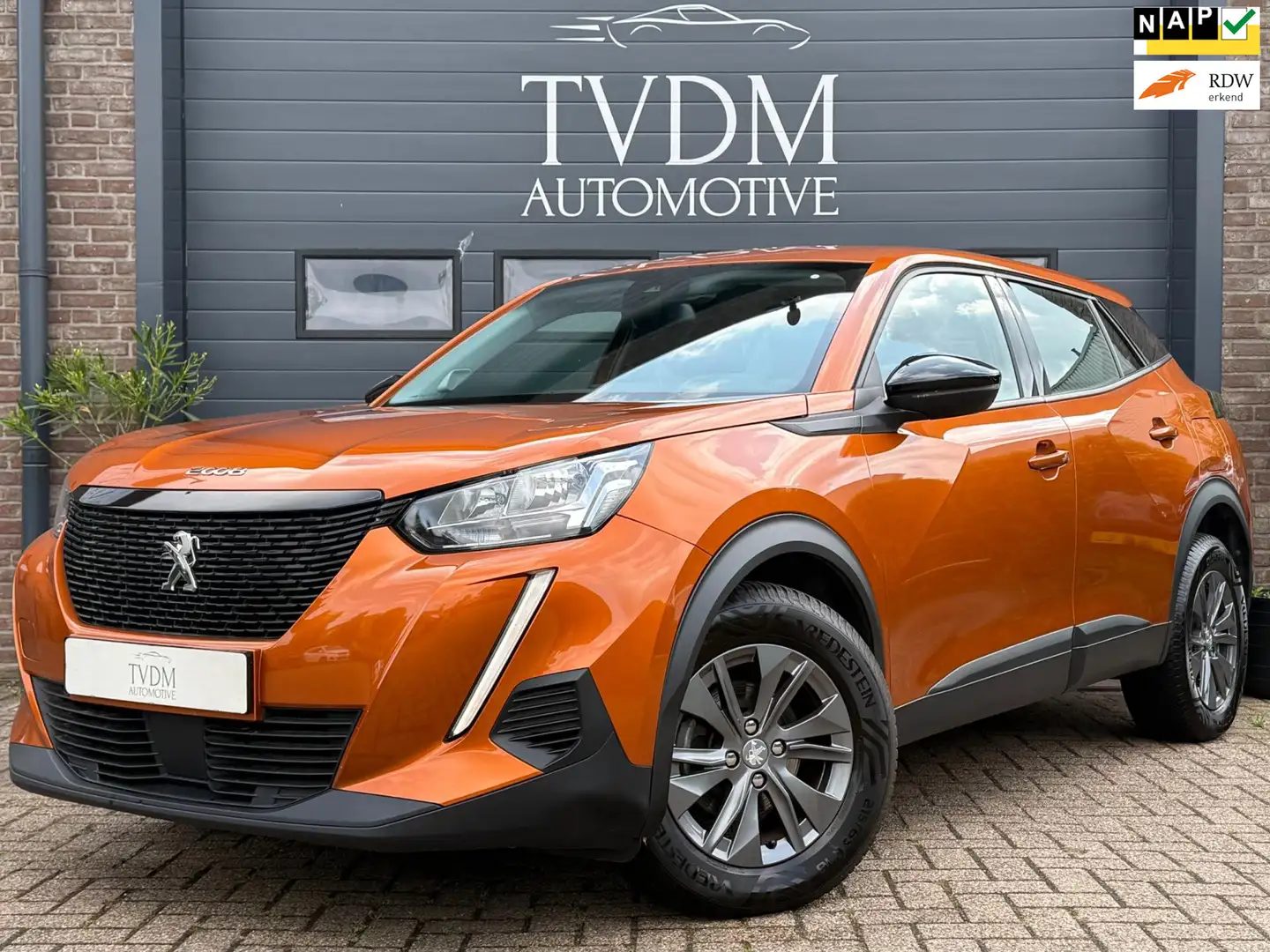 Peugeot 2008 1.2 PureTech Active Pack|NAVI|CRUISE|CLIMATE Orange - 1