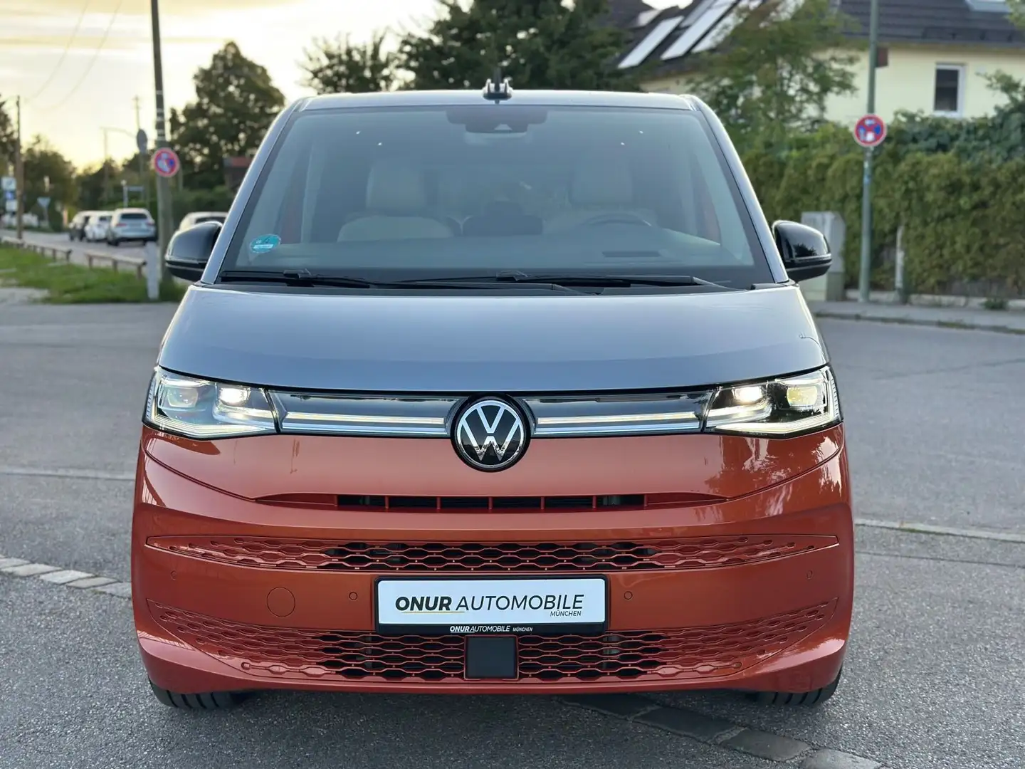 Volkswagen T7 Multivan Style DSG Navi Pano ACC HuD Standhzg Argintiu - 2