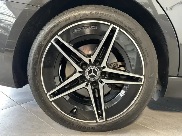 Mercedes-Benz 300 view 3