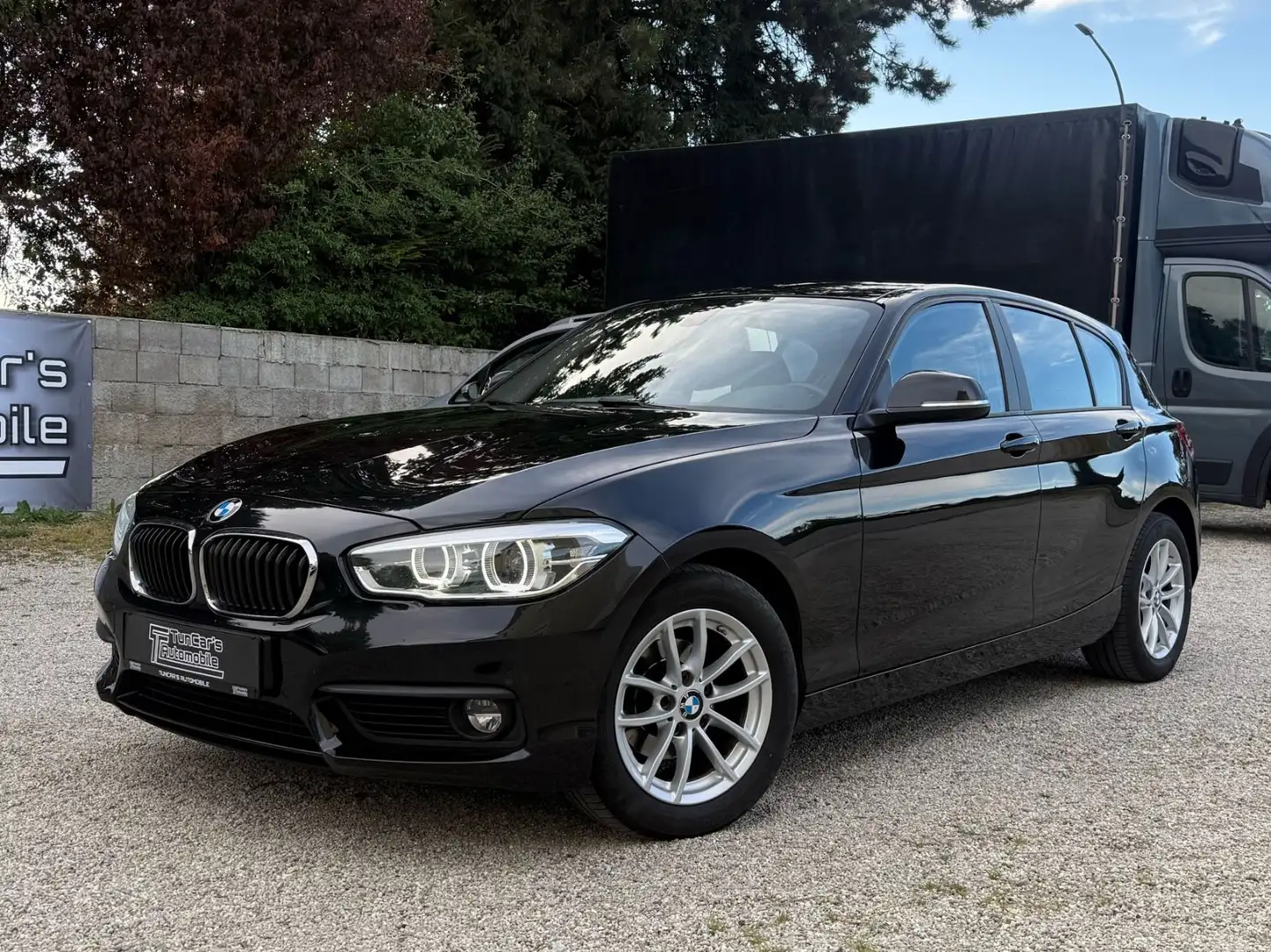 BMW 118 d Limousine/LED/PDC/Navi/Automatik Schwarz - 1