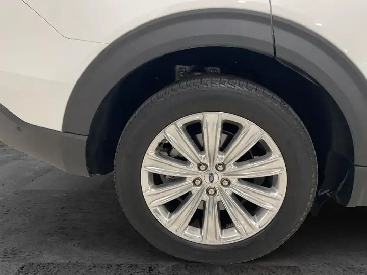 Ford Explorer 2023, foto 11