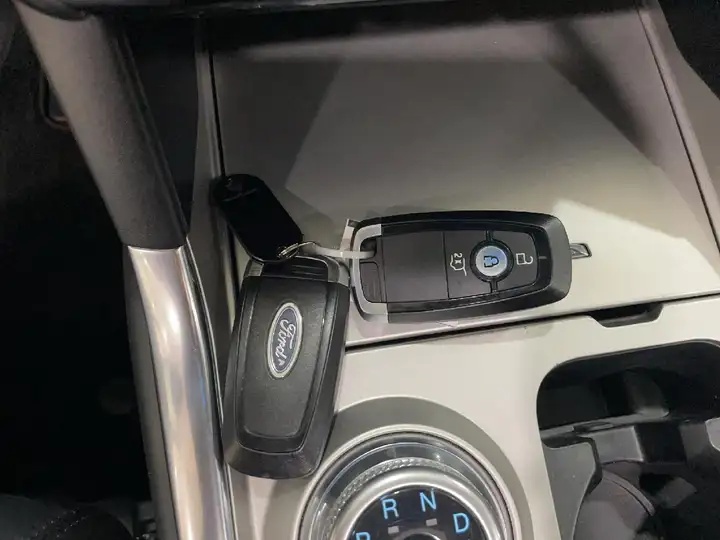 Ford Explorer 2023, foto 46
