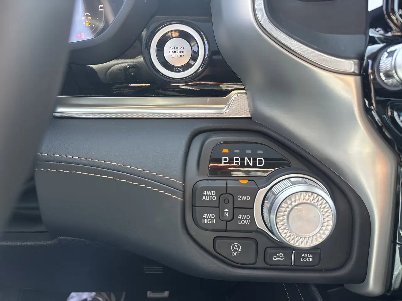 RAM 1500 снимка RAM 1500