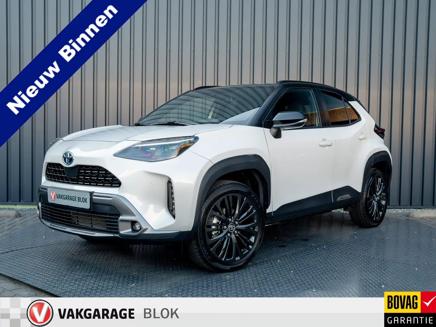 Toyota Yaris Cross 1.5 Hybrid AWD Adventure / Bi-tone | Stoel & Stuur Wit - 1