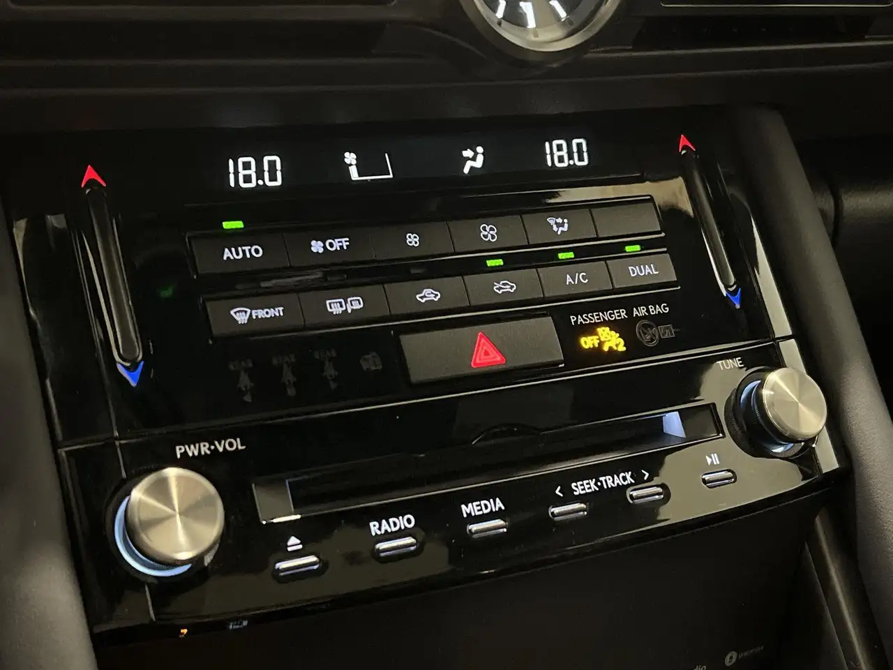 Lexus IS снимка Lexus IS
