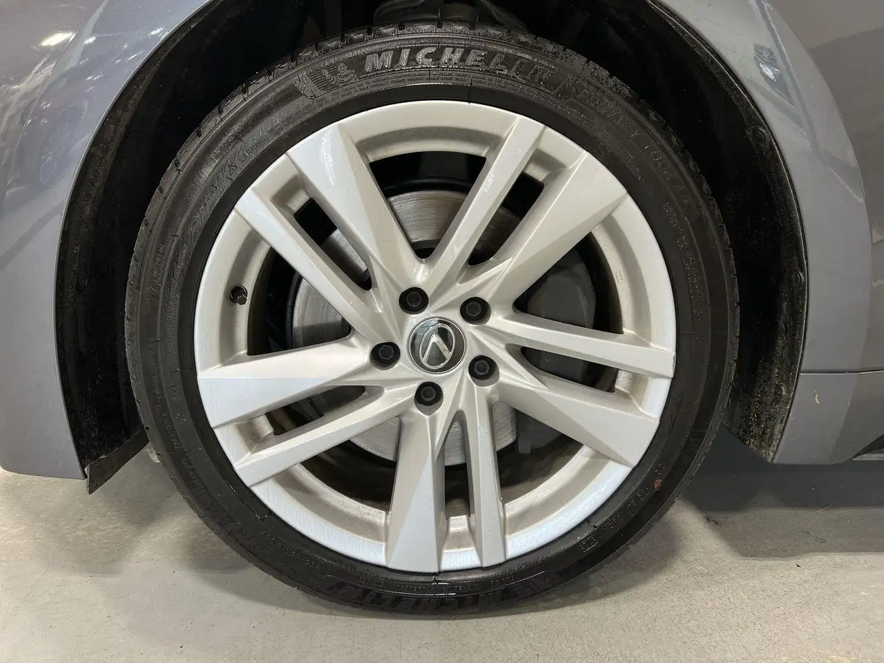 Lexus IS снимка Lexus IS