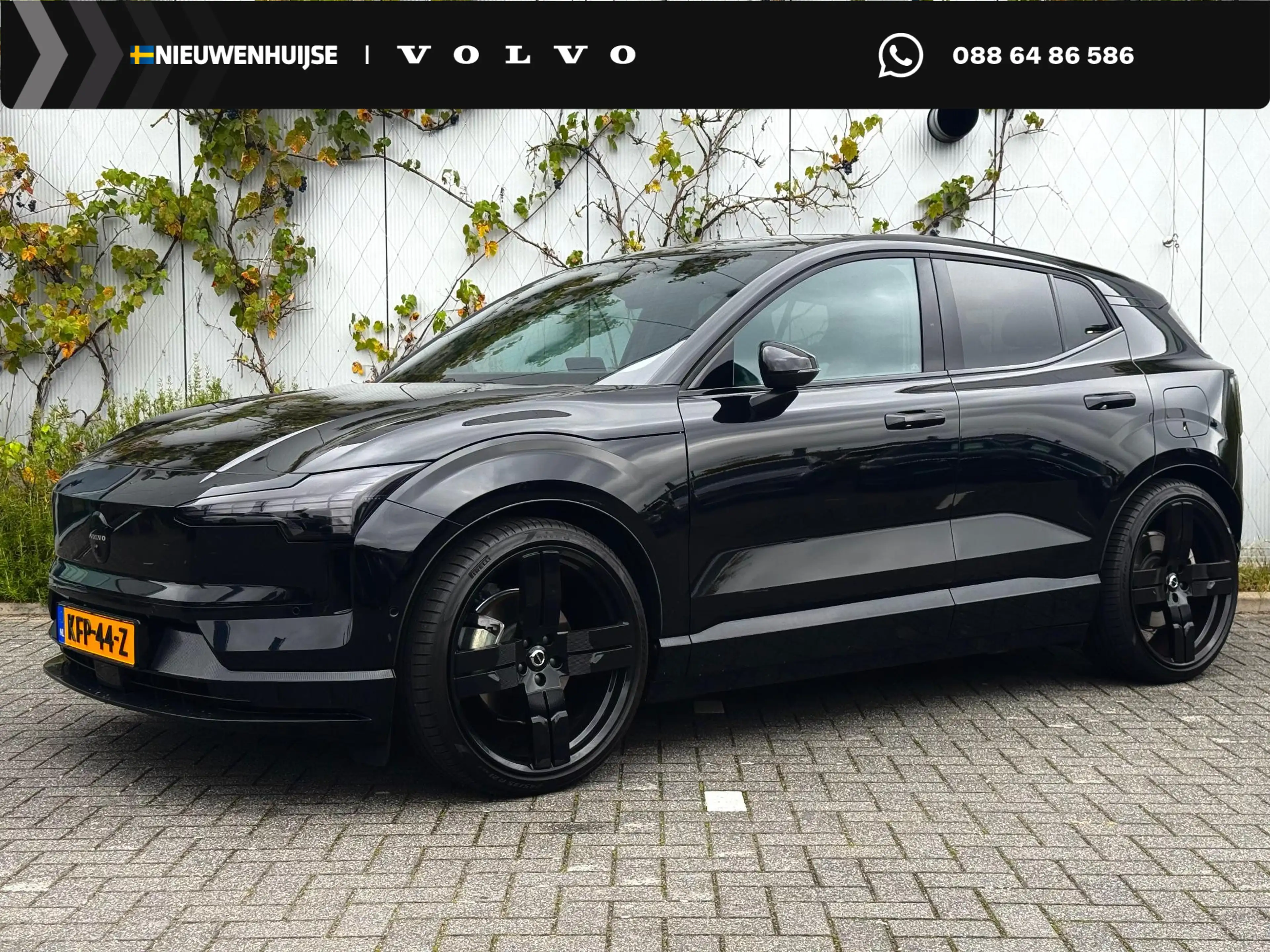 Volvo EX30 Single Motor Ext Range Ultra Black Ed Euro 69 kWh
