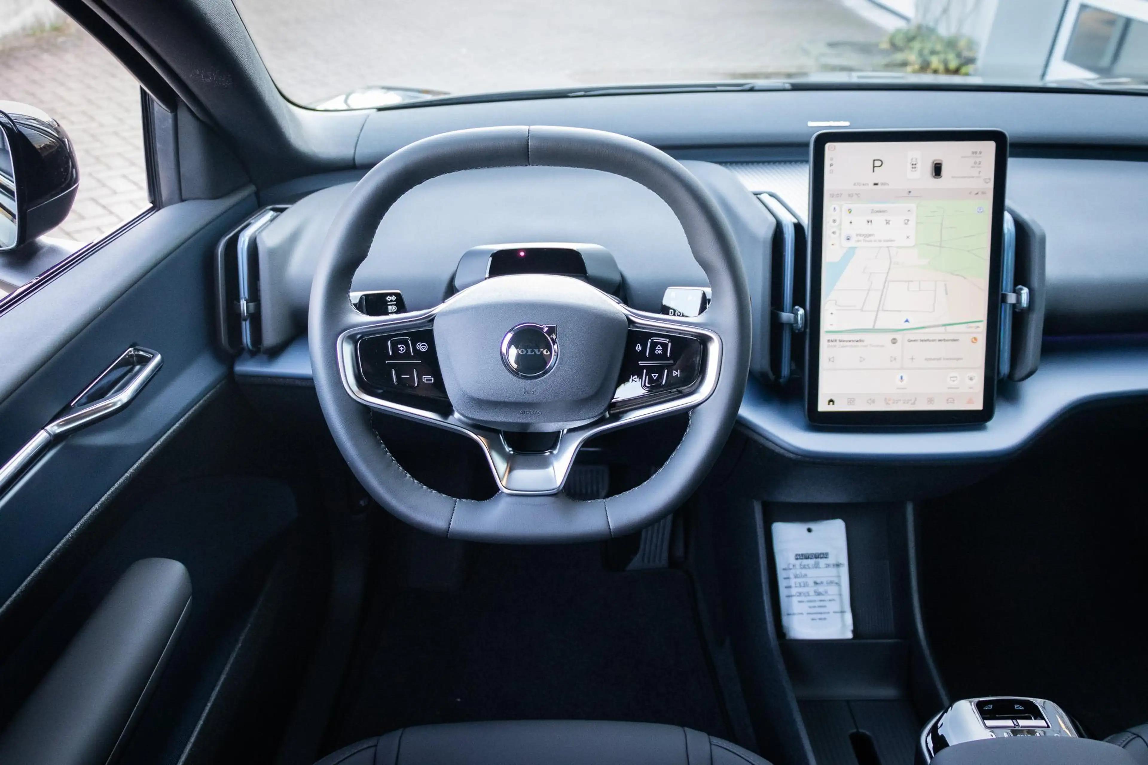Volvo EX30 Single Motor Ext Range Ultra Black Ed Euro 69 kWh — photo 2