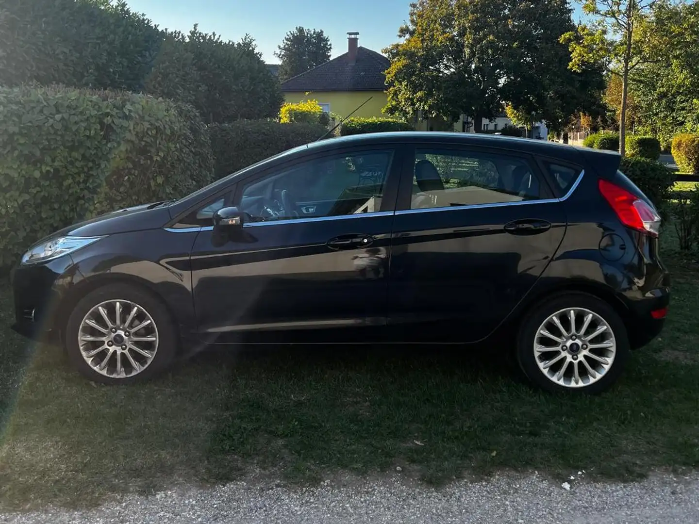 Ford Fiesta Fiesta Titanium 1,0 EcoBoost Start/Stop Titanium Start/Stop Schwarz - 2