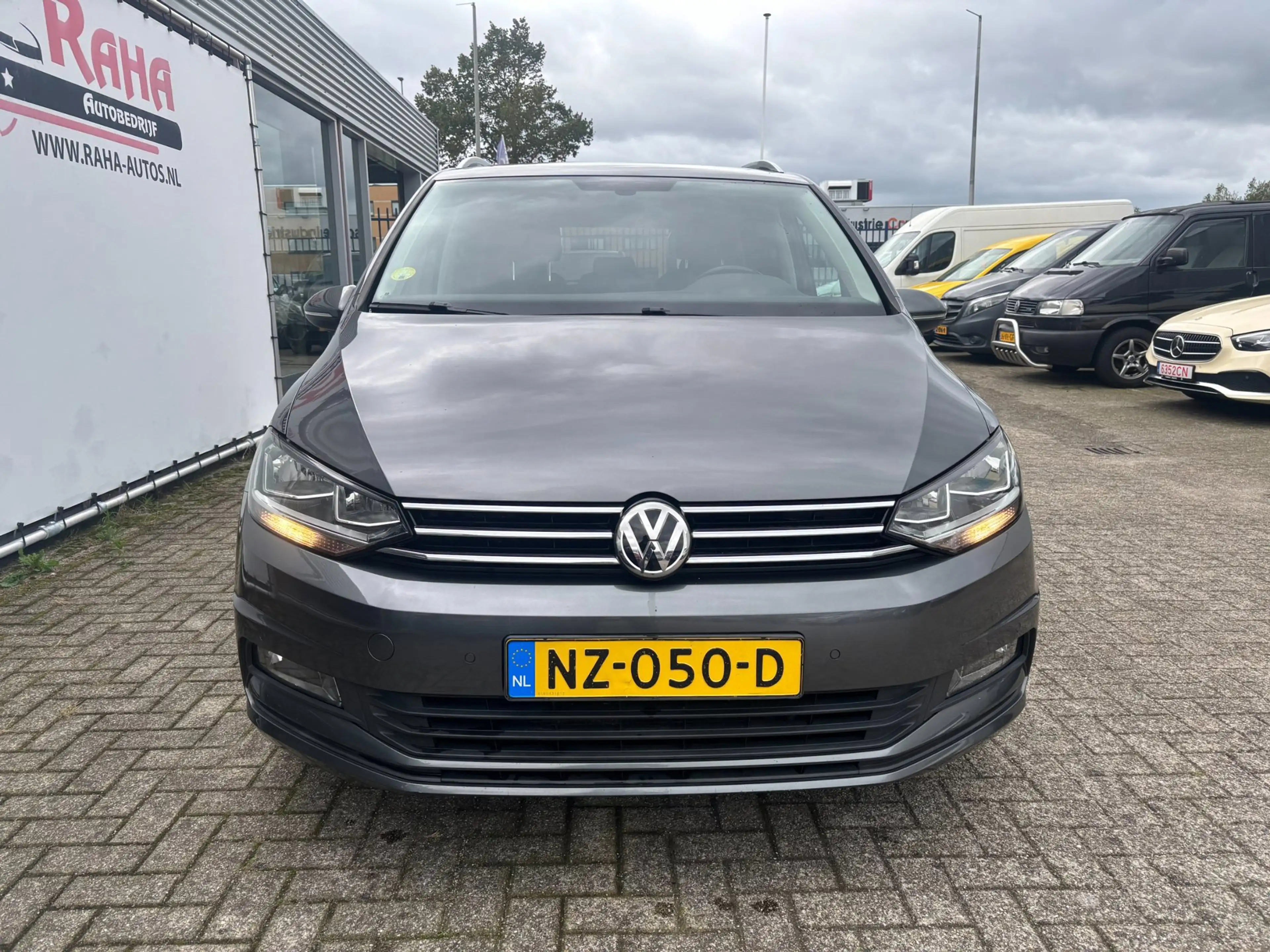 Volkswagen Touran 1.6 TDI SCR Comfortline Business — photo 2