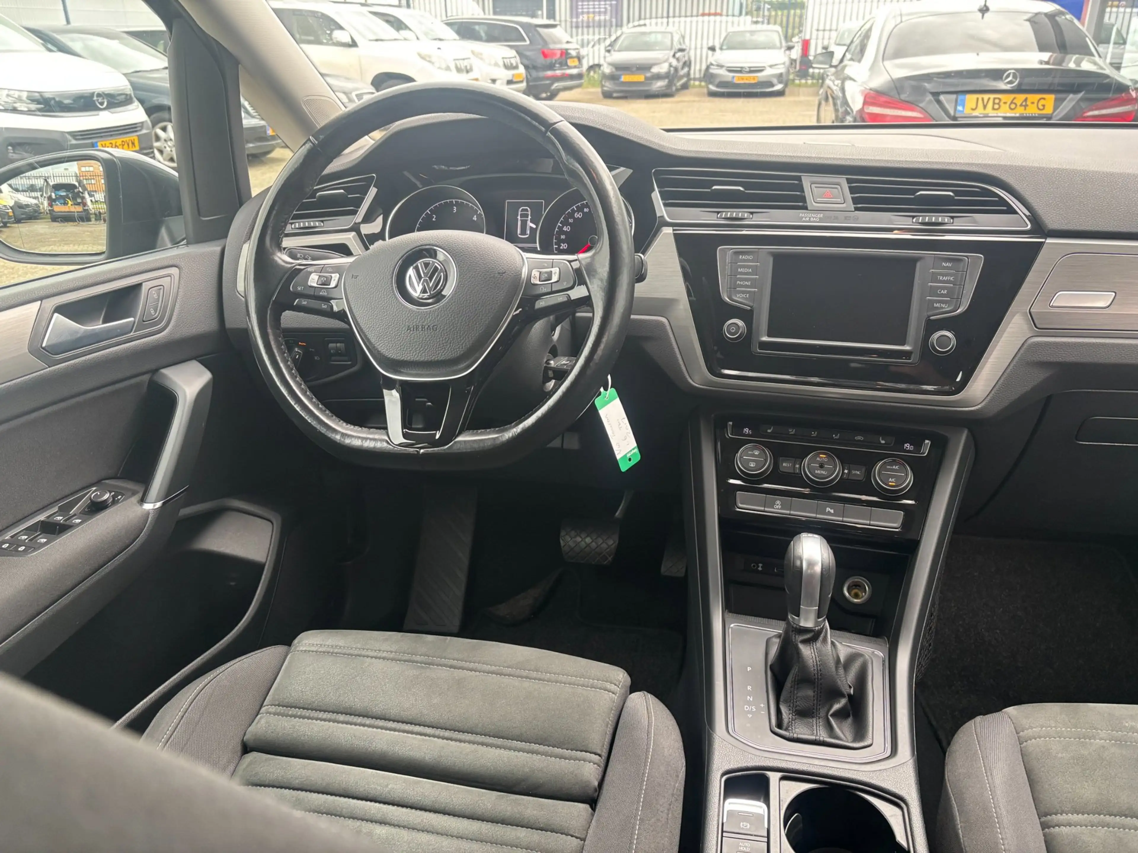 Volkswagen Touran 1.6 TDI SCR Comfortline Business — photo 9