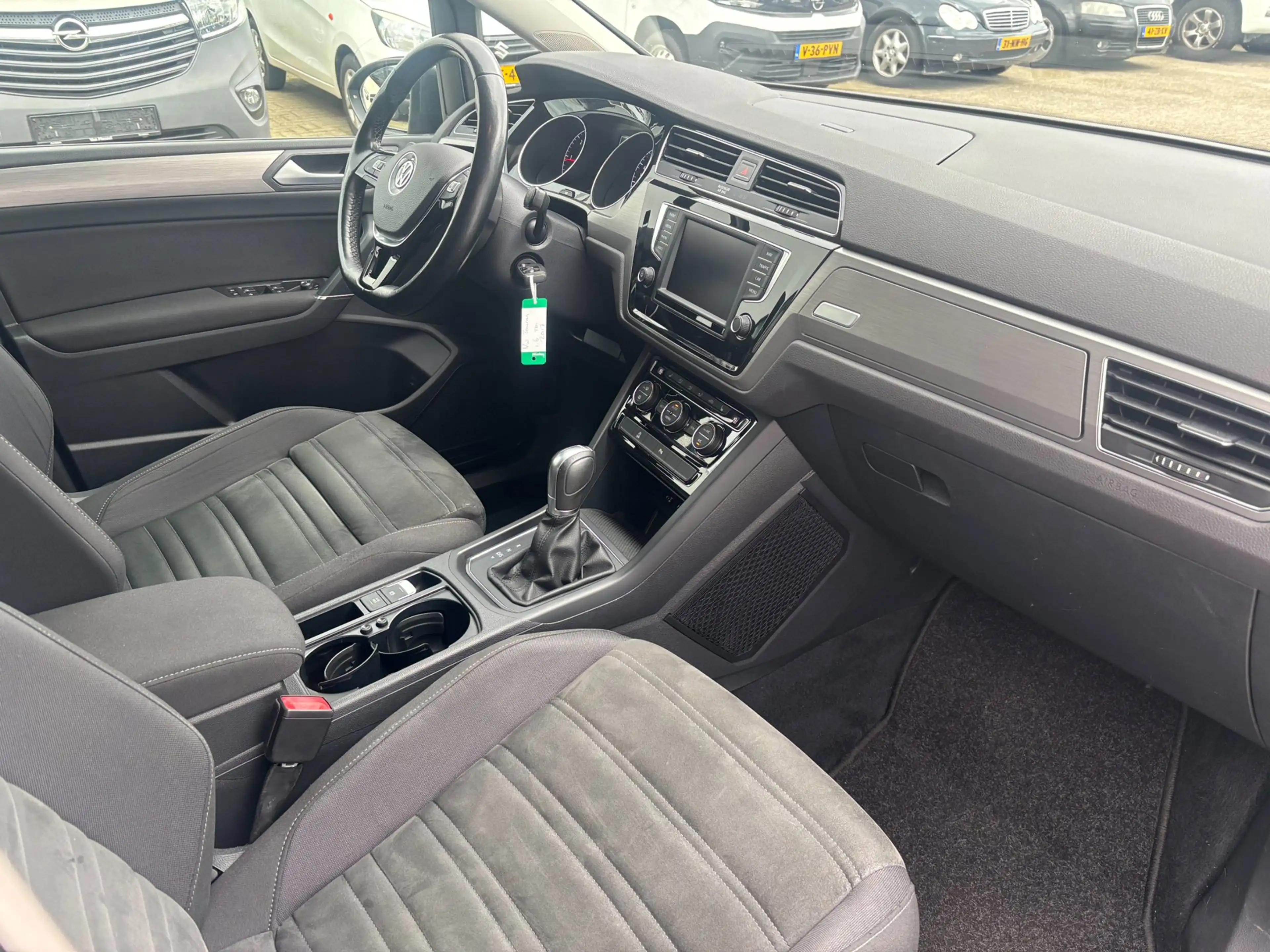 Volkswagen Touran 1.6 TDI SCR Comfortline Business — photo 12