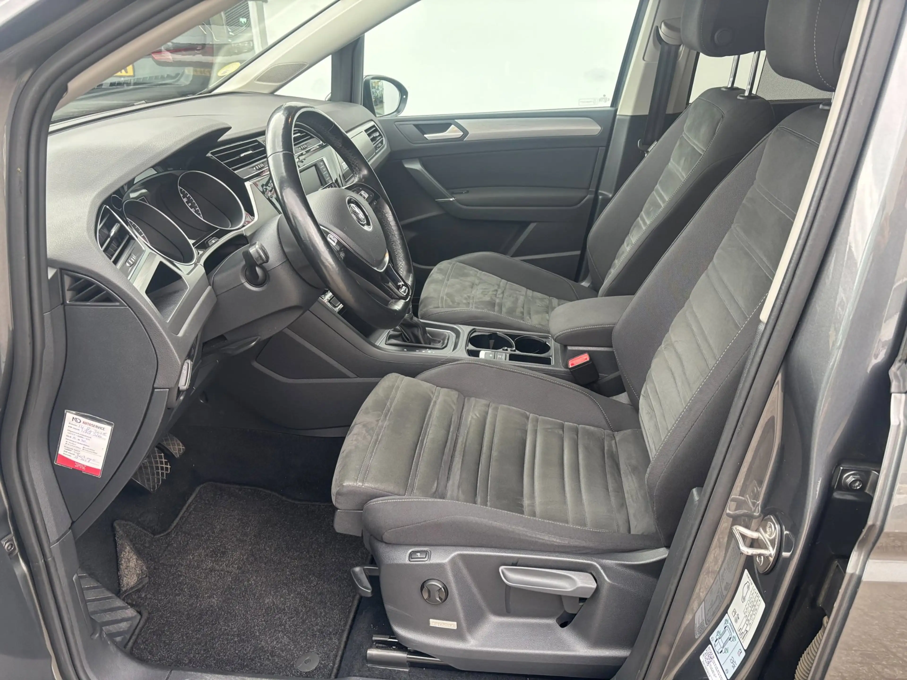 Volkswagen Touran 1.6 TDI SCR Comfortline Business — photo 11