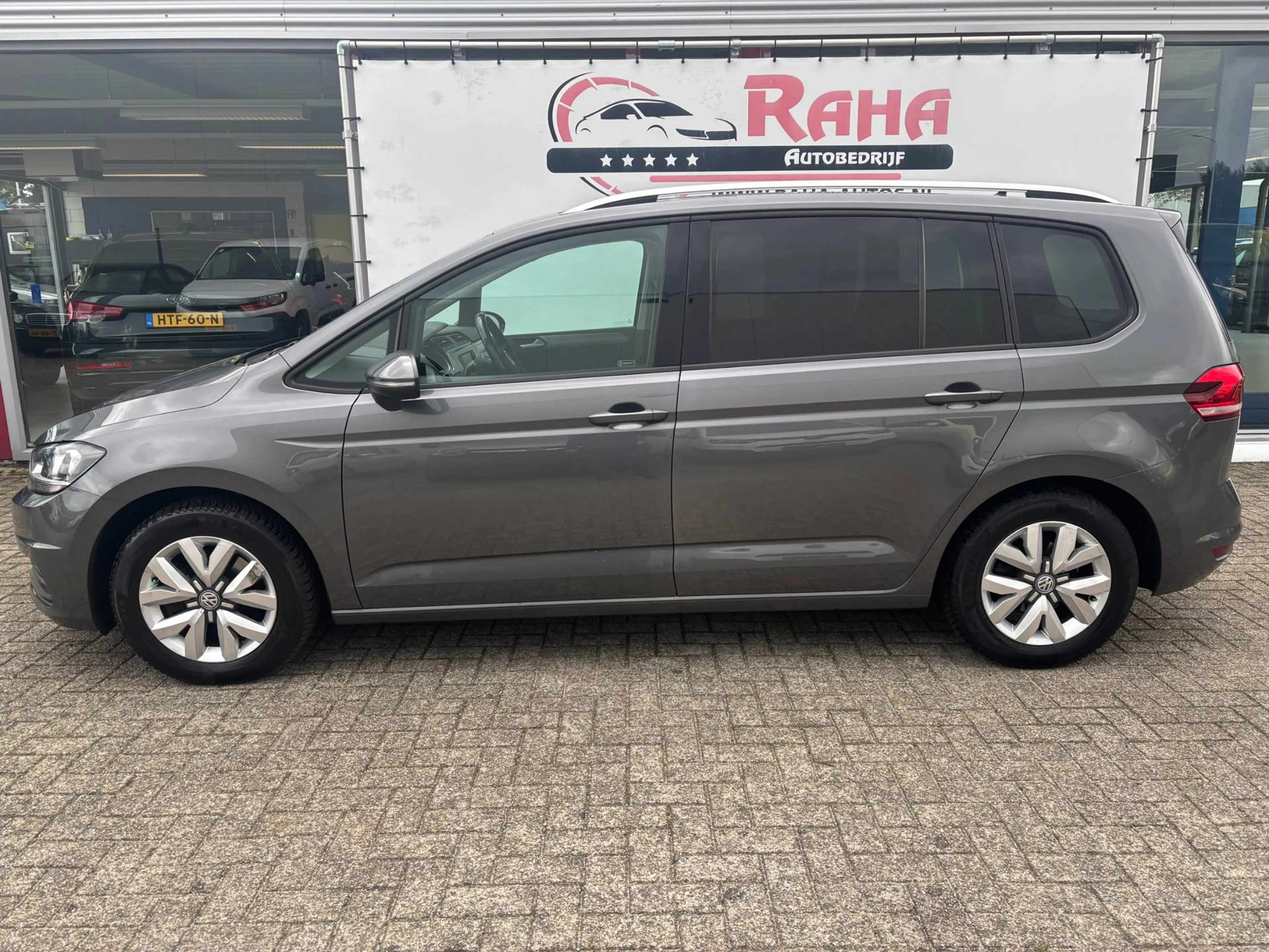 Volkswagen Touran 1.6 TDI SCR Comfortline Business — photo 4