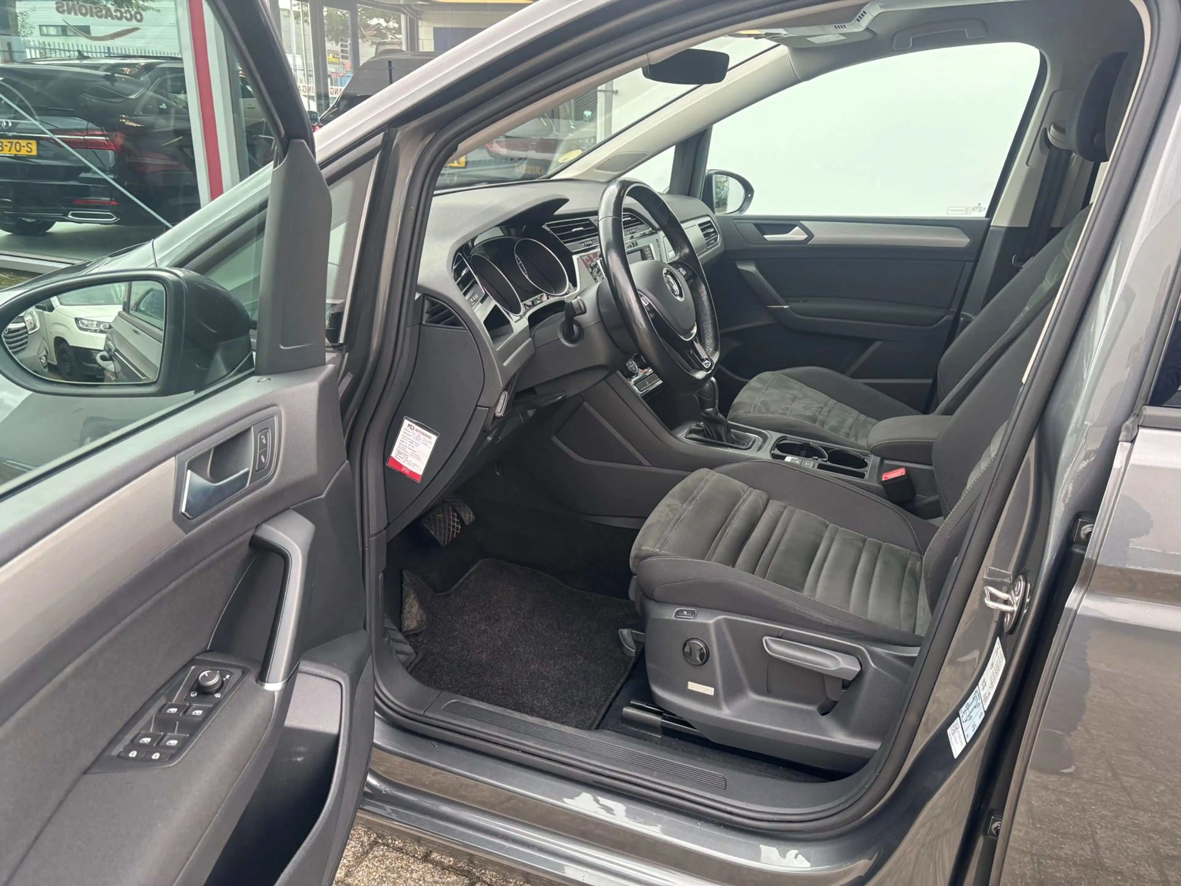 Volkswagen Touran 1.6 TDI SCR Comfortline Business — photo 10