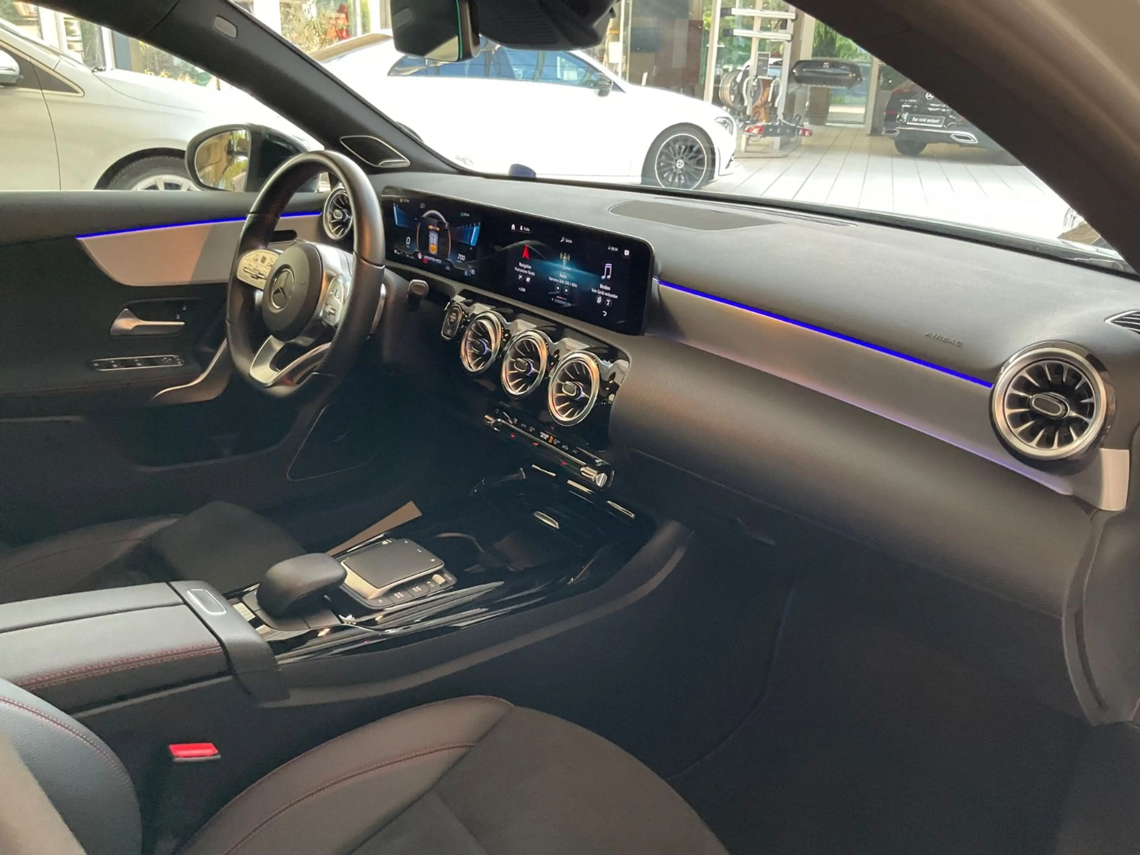 Mercedes-Benz A 35 AMG 4Matic/Panorama/Burmester/Distr. — photo 15