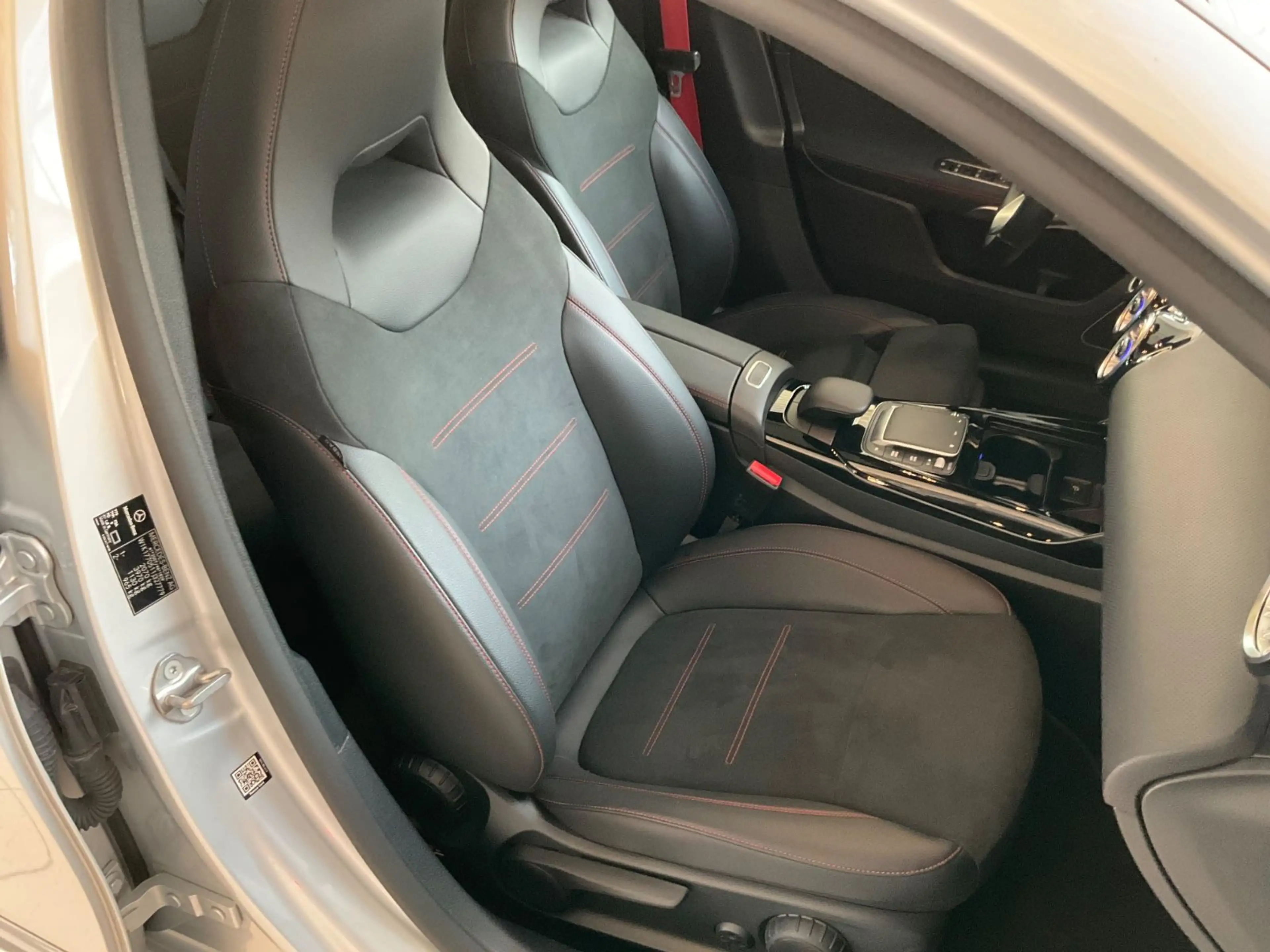 Mercedes-Benz A 35 AMG 4Matic/Panorama/Burmester/Distr. — photo 13
