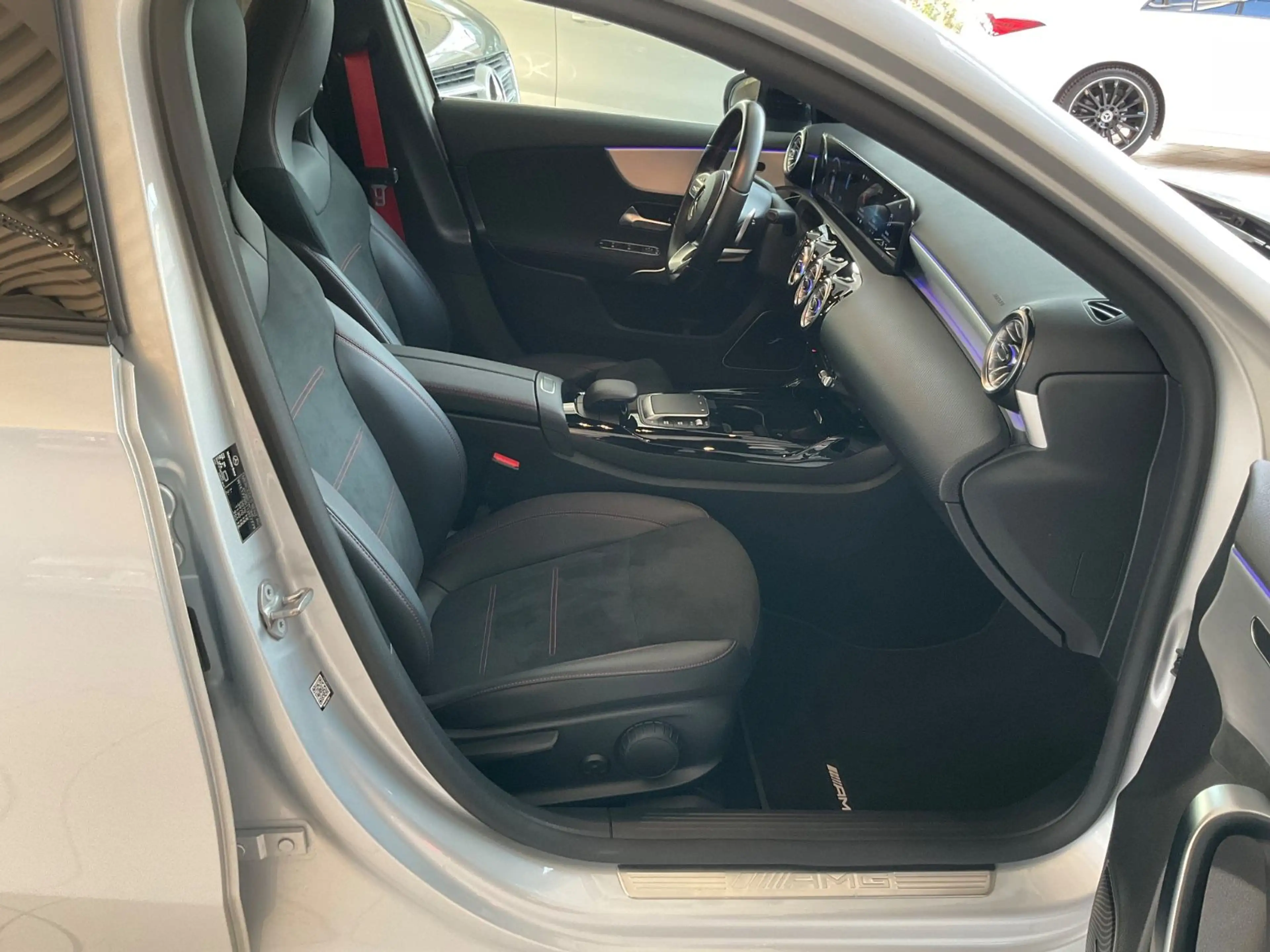 Mercedes-Benz A 35 AMG 4Matic/Panorama/Burmester/Distr. — photo 12