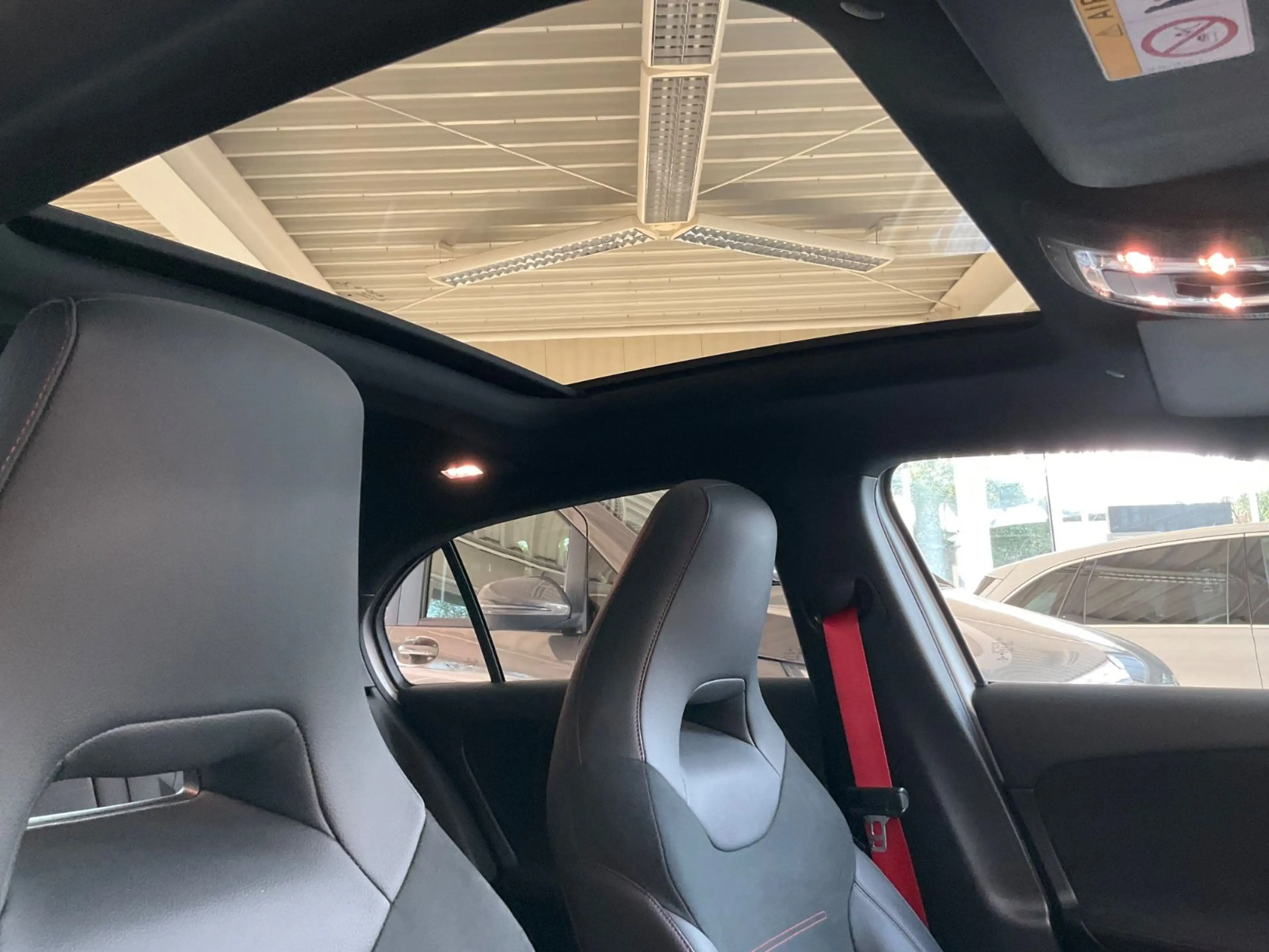 Mercedes-Benz A 35 AMG 4Matic/Panorama/Burmester/Distr. — photo 11
