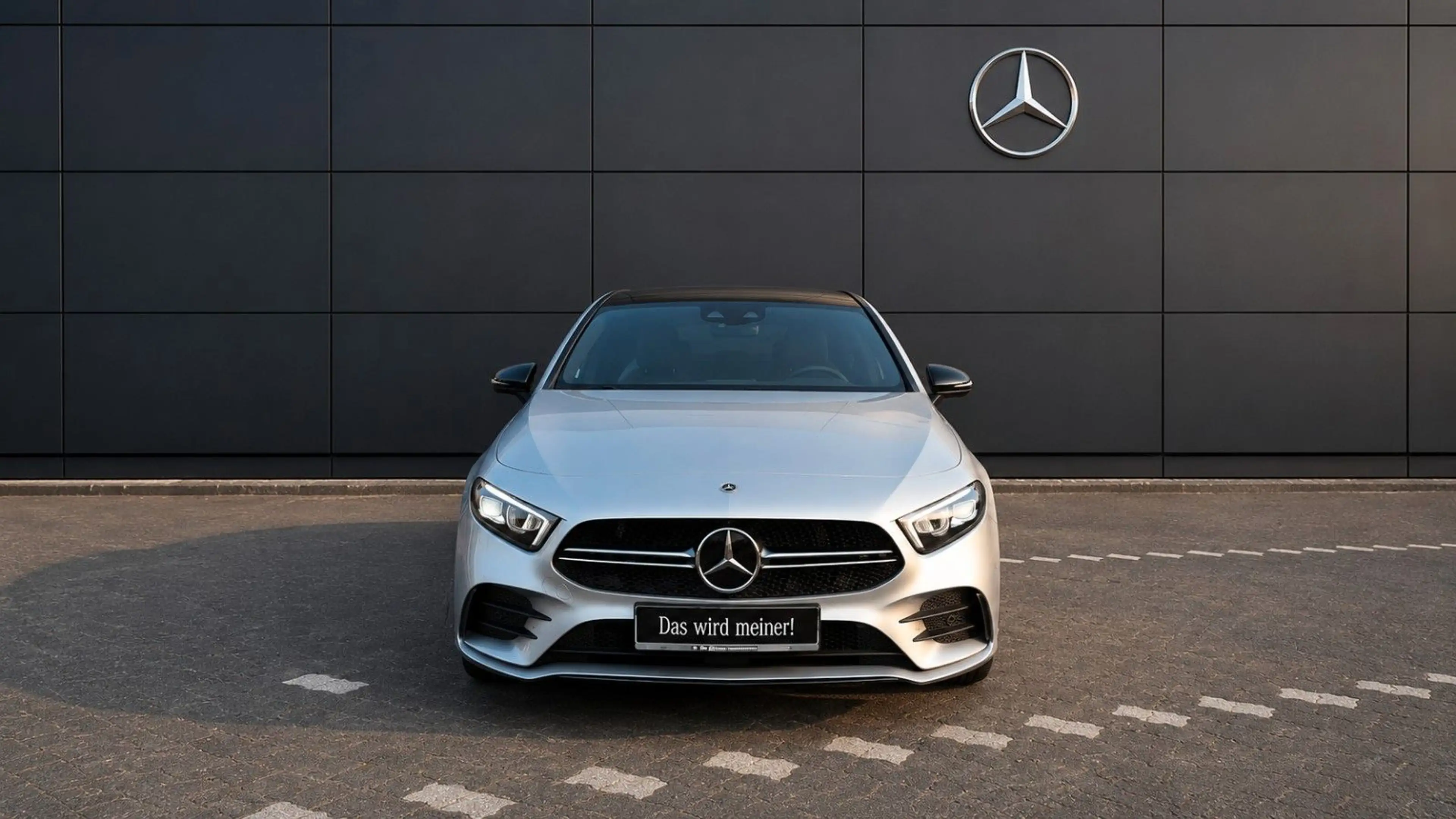 Mercedes-Benz A 35 AMG 4Matic/Panorama/Burmester/Distr. — photo 3