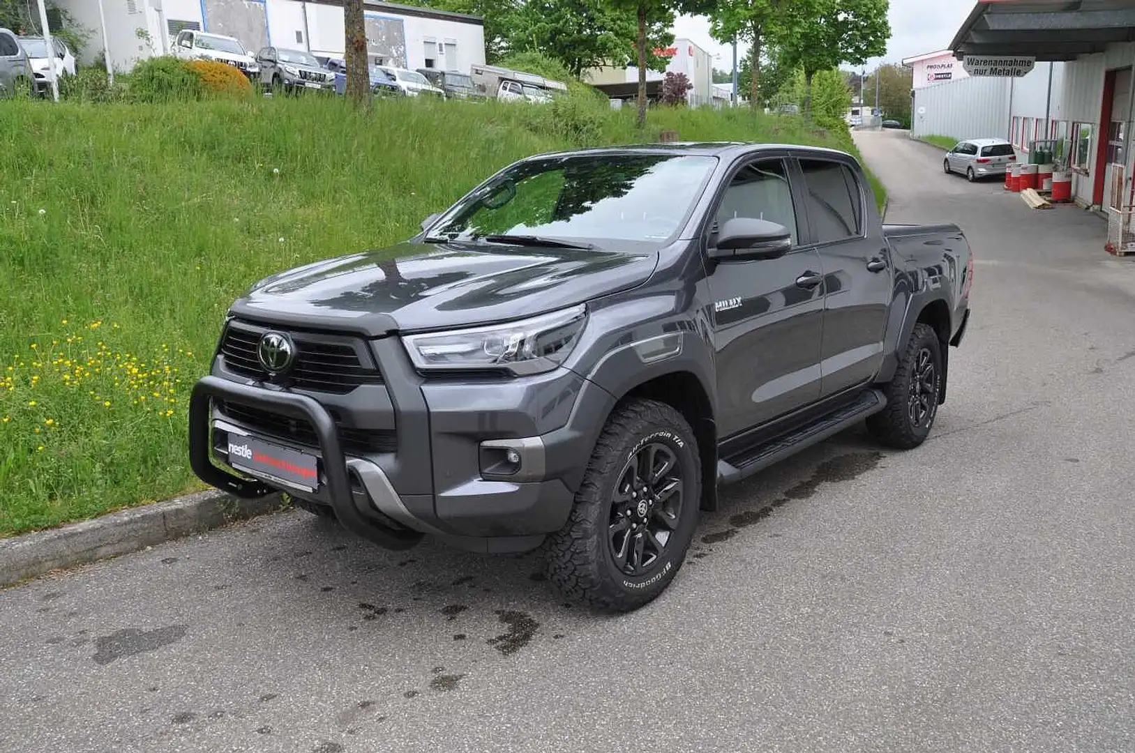 Toyota Hilux 2.8l Double Cab Invincible NESTLE OFFROAD Grau - 1