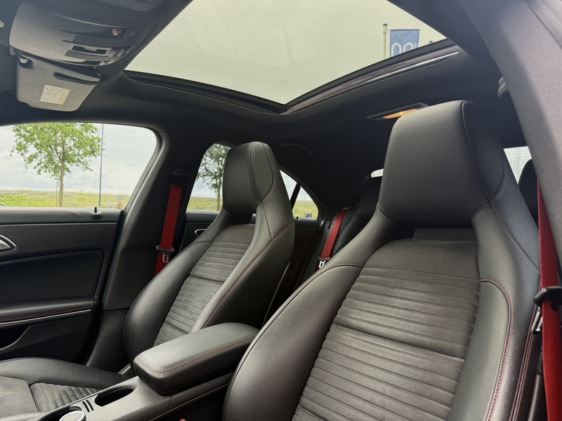Mercedes-Benz CLA 45 AMG 4MATIC Ambition Pano — photo 27
