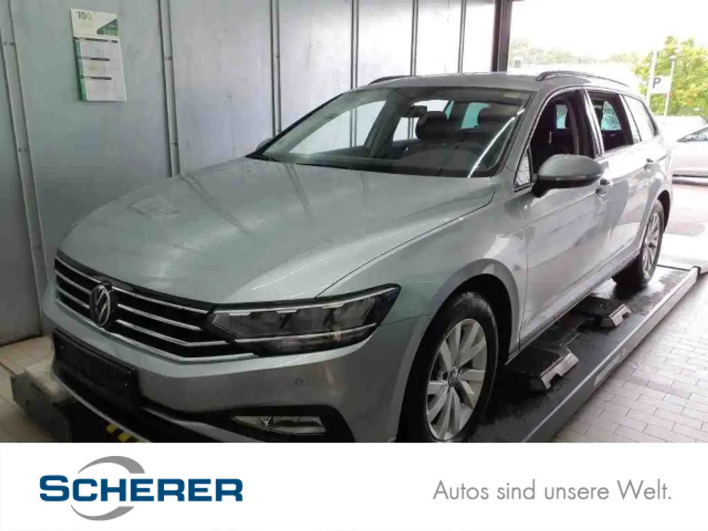 Volkswagen Passat Variant 1.5 TSI DSG NAVI APP PDC SHZ Rear Silber - 1