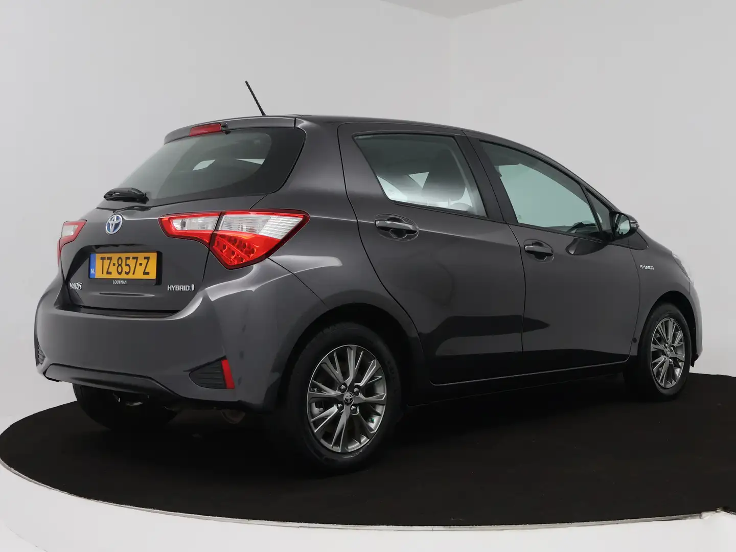 Toyota Yaris 1.5 Hybrid Design Sport Limited Louwman Arnhem / N Grijs - 2