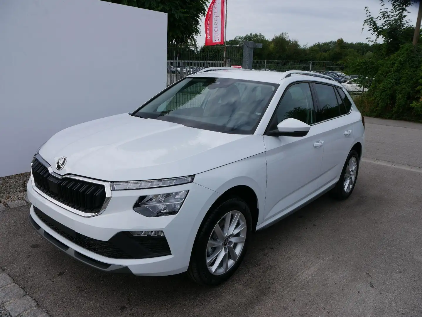 Skoda Kamiq 130 Jahre Premium Edition 1,5 TSI DSG*AHK-SCHWENKB Weiß - 1