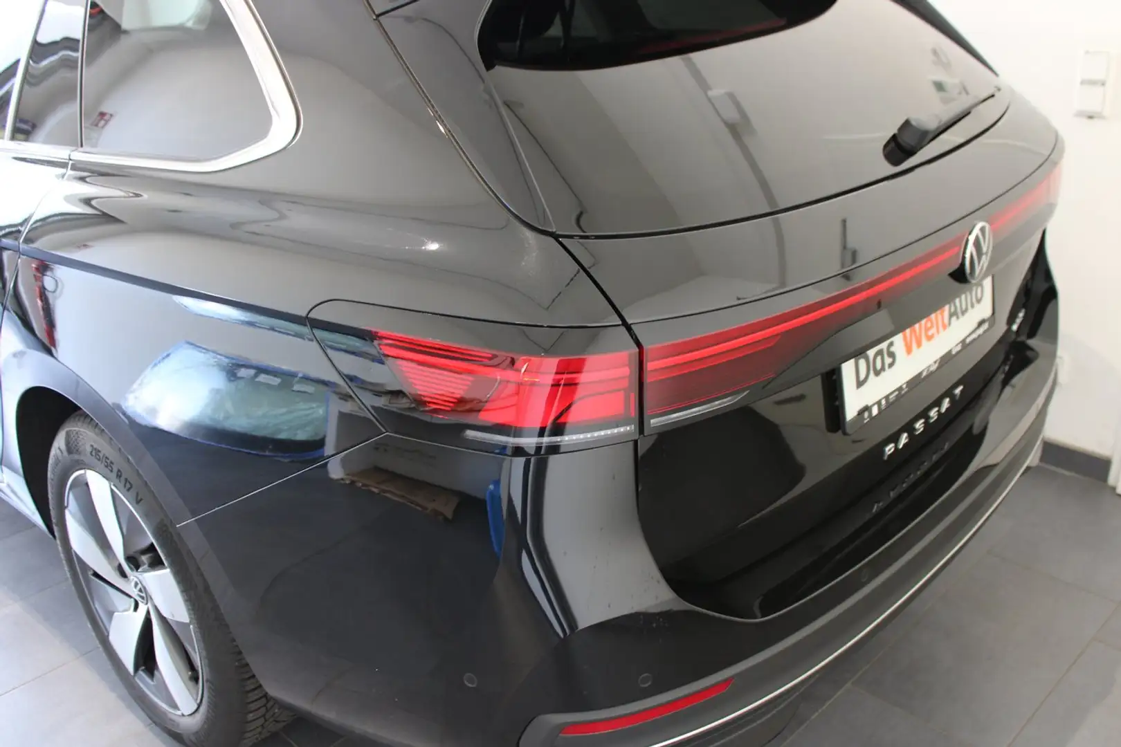 Volkswagen Passat Variant Business eTSI DSG Schwarz - 2