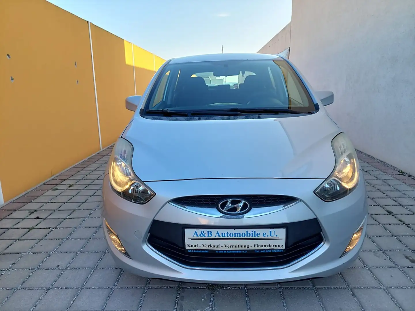 Hyundai iX20 1,4 CVVT Europe Sofort Kredit Silber - 2