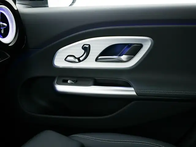 Mercedes-Benz CLA view 14