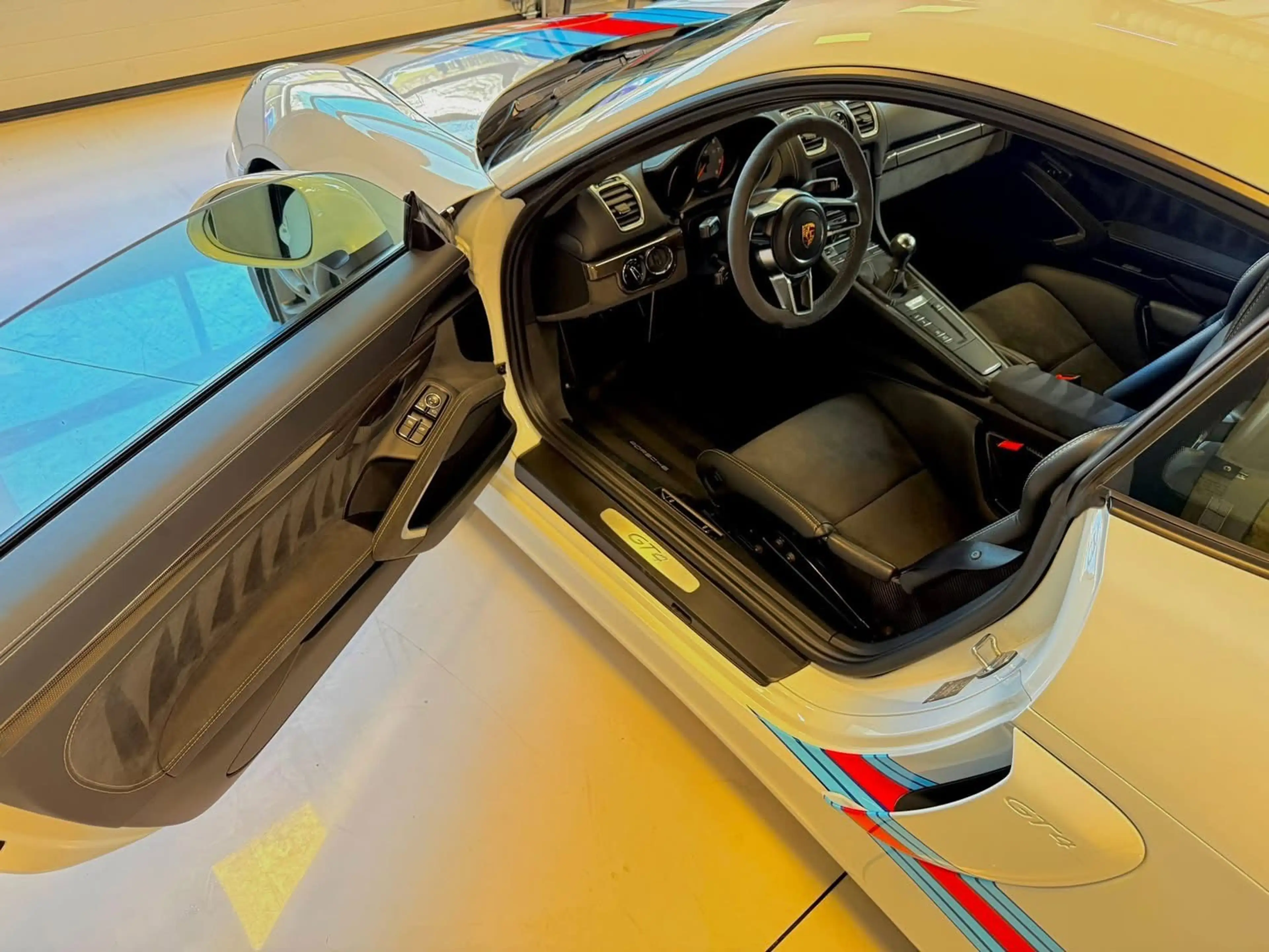 Porsche Cayman Cayman GT4 3.8i — photo 12