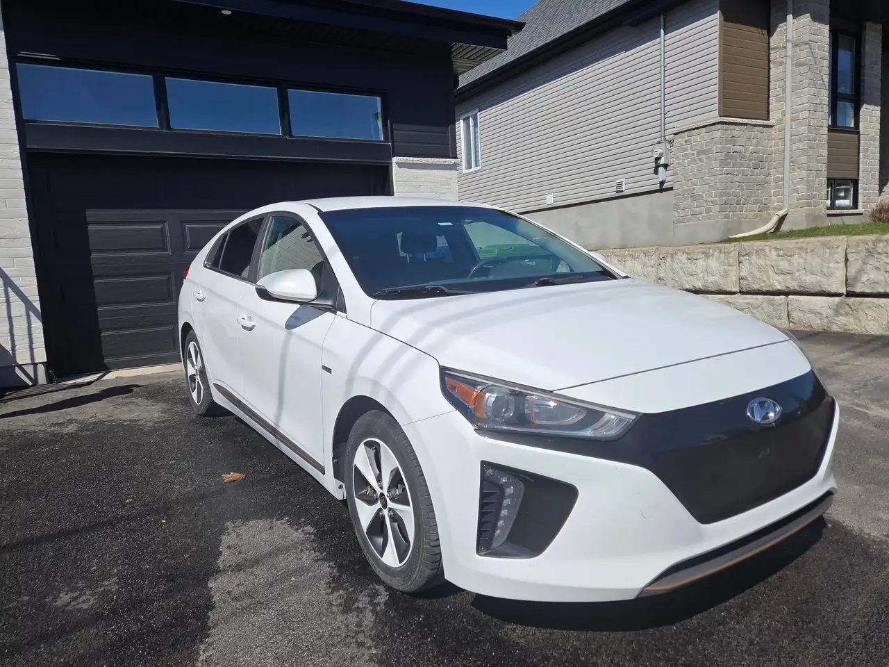 Hyundai IONIQ снимка Hyundai IONIQ