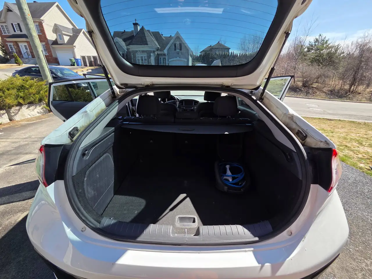 Hyundai IONIQ снимка Hyundai IONIQ