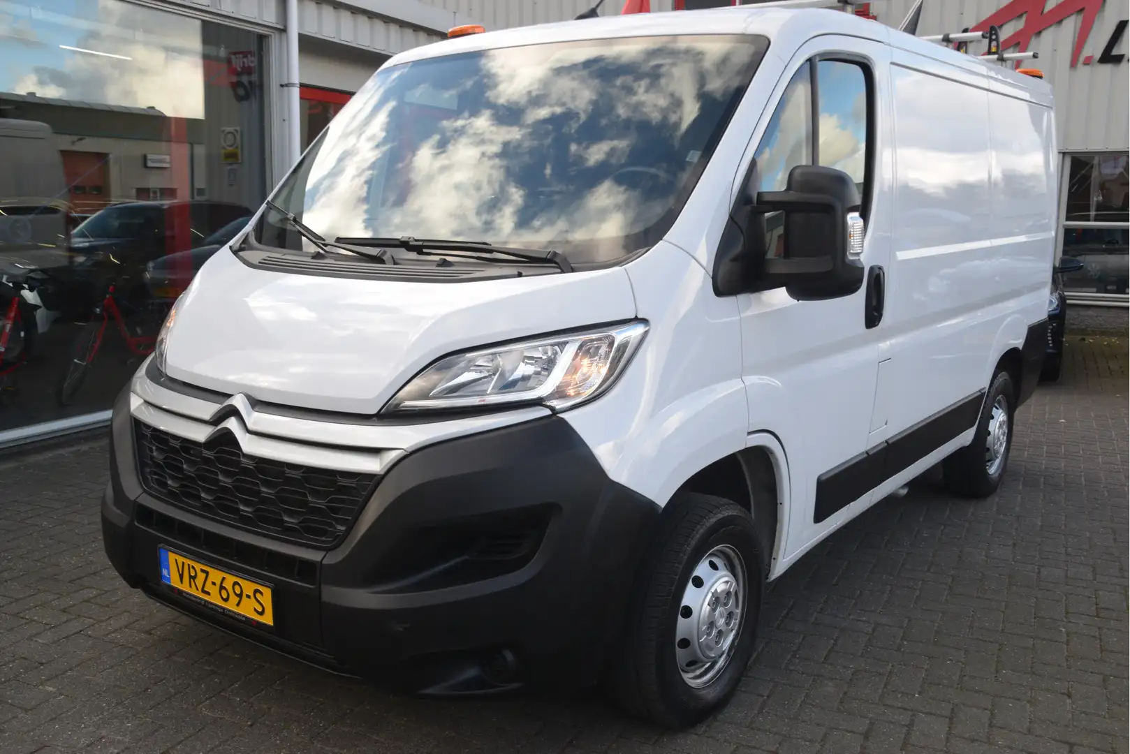 Citroen Jumper 30 2.2 BlueHDi 140 L1H1 Club 1e eig | Airco | Trek Белый - 2