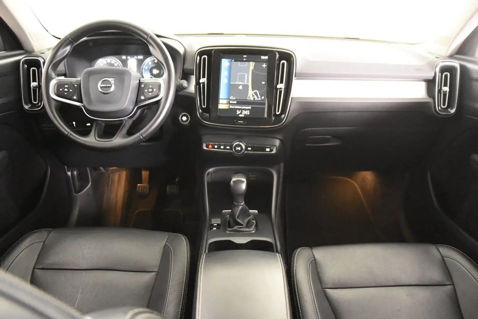 Volvo XC40 T3 Inscription *1.Hand*Leder*Navi*Kamera* Schwarz - 2