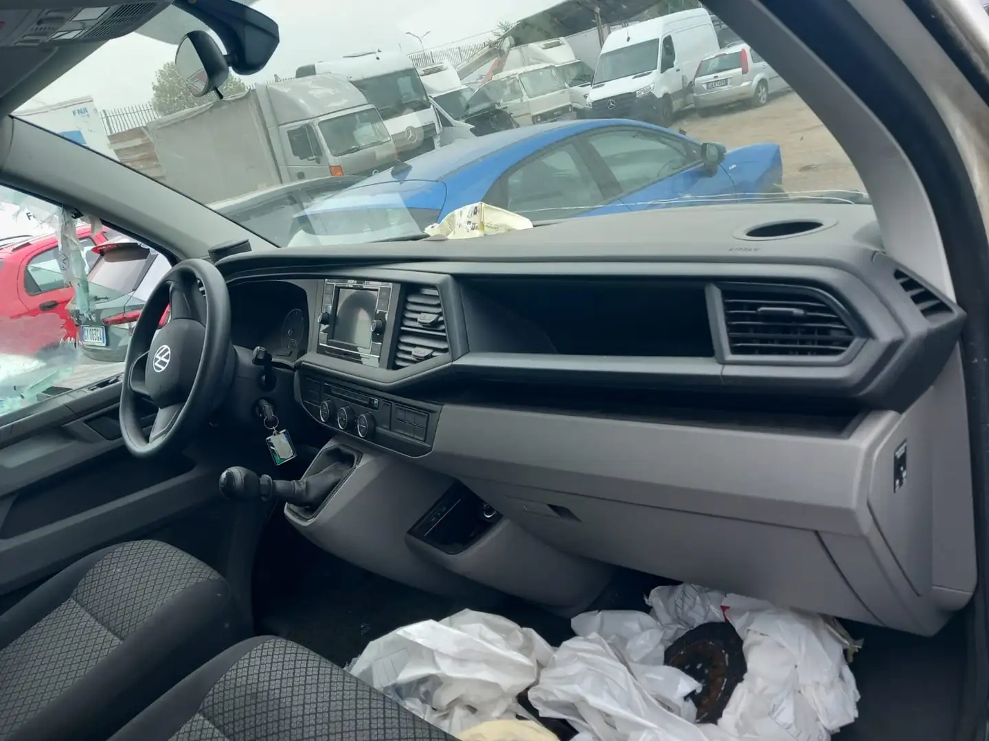 Volkswagen T7 Caravelle Volkswagen anno 2022 diesel 200 posti 9 km 30000 Bianco - 2