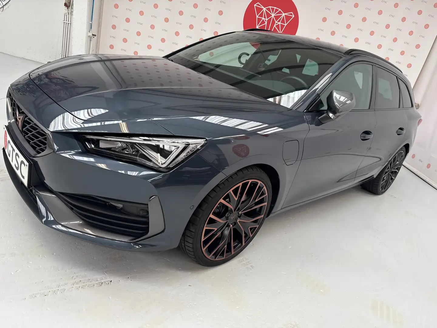 CUPRA Leon 1.4 e-Hybrid PHEV 245PK VZ ACC Carplay Camera Grau - 1