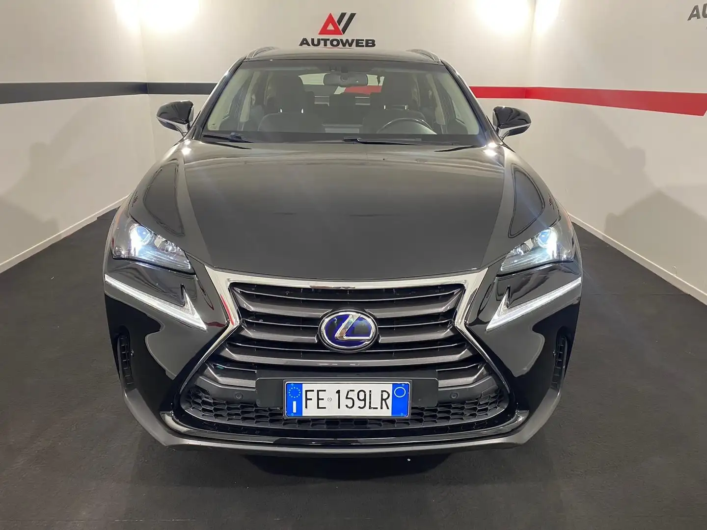 Lexus NX 300 NX Hybrid 4WD Luxury Fekete - 2