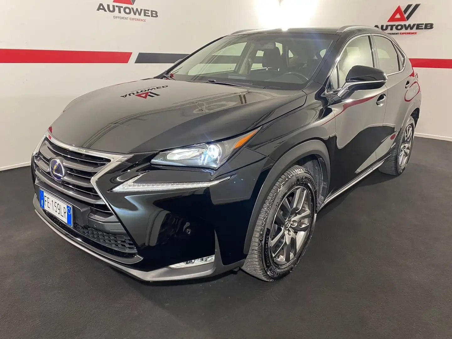 Lexus NX 300 NX Hybrid 4WD Luxury Fekete - 1
