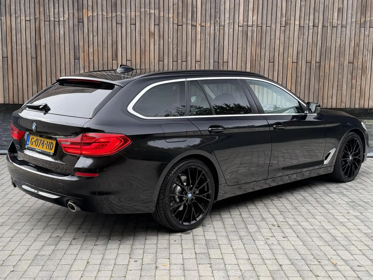 BMW 520 5-serie Touring 520i High Executive Automaat | App Noir - 2