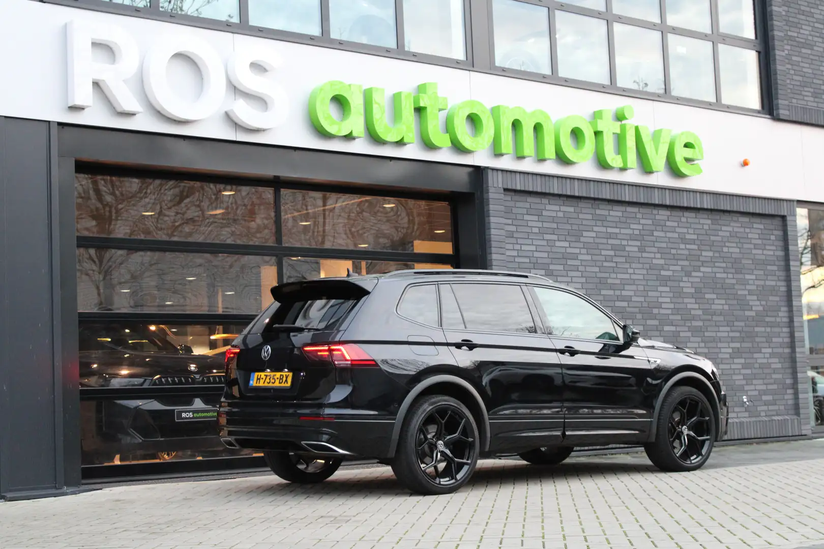 Volkswagen Tiguan Allspace 1.5 TSI Highline Business R | BTW | PANO | HUD | C Zwart - 2